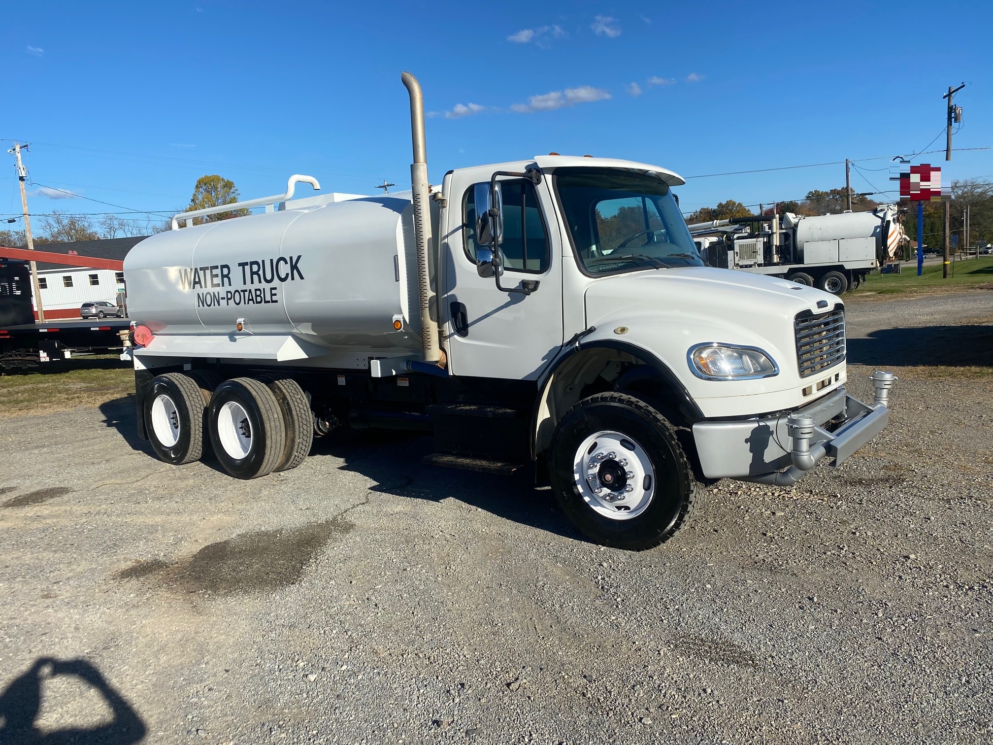 2014 FREIGHTLINER M2 106 - Image 2